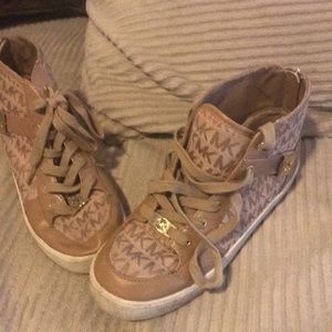 Like new Michael Kors zip back high top sneakers❤️